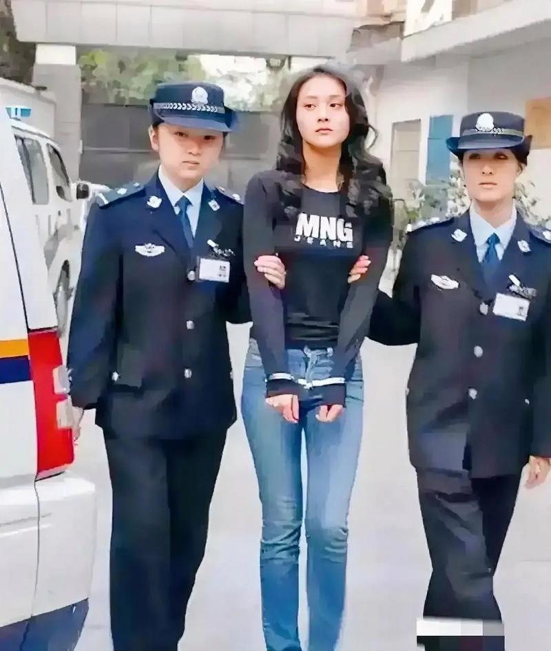 女人枪毙后火葬场复活图片