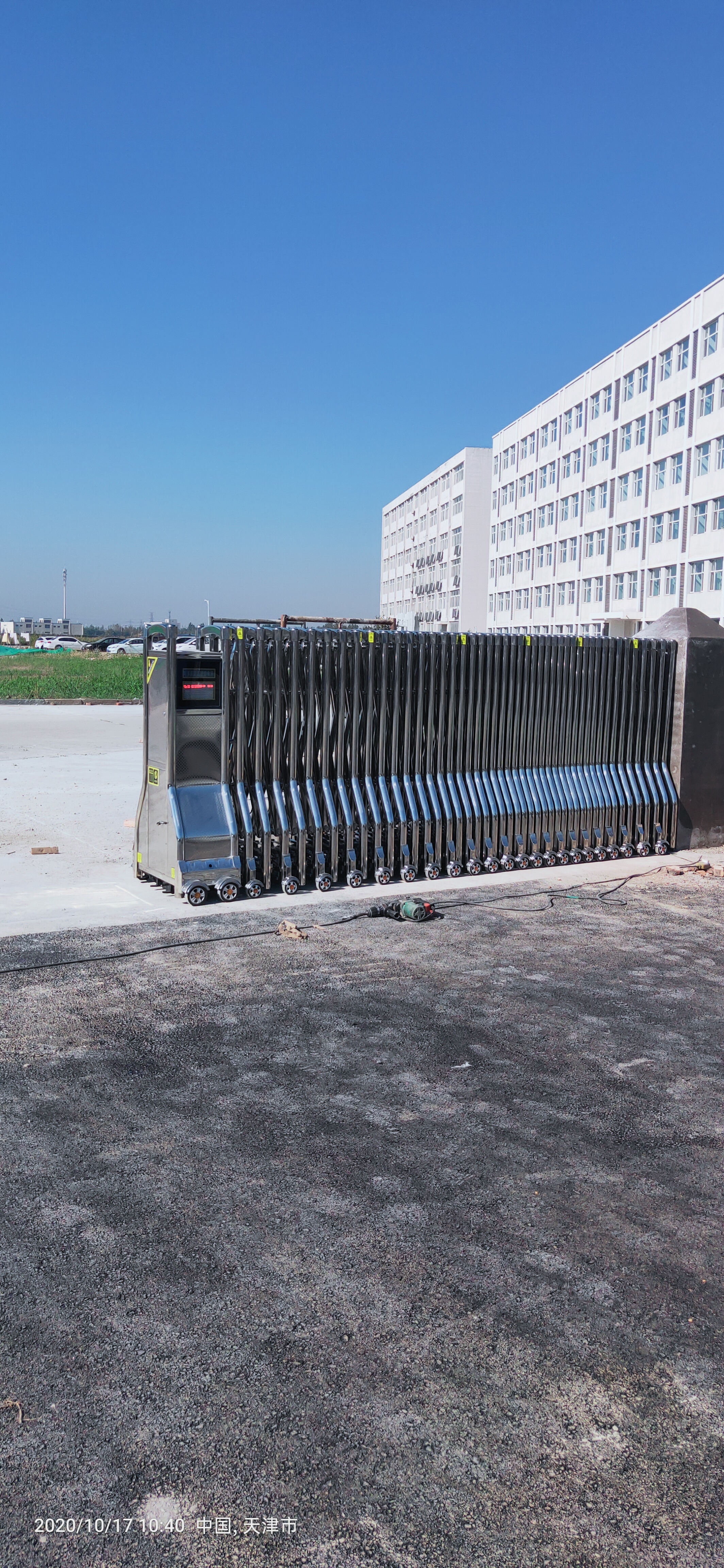 天津不锈钢伸缩门,抗风伸缩门,电动门厂家