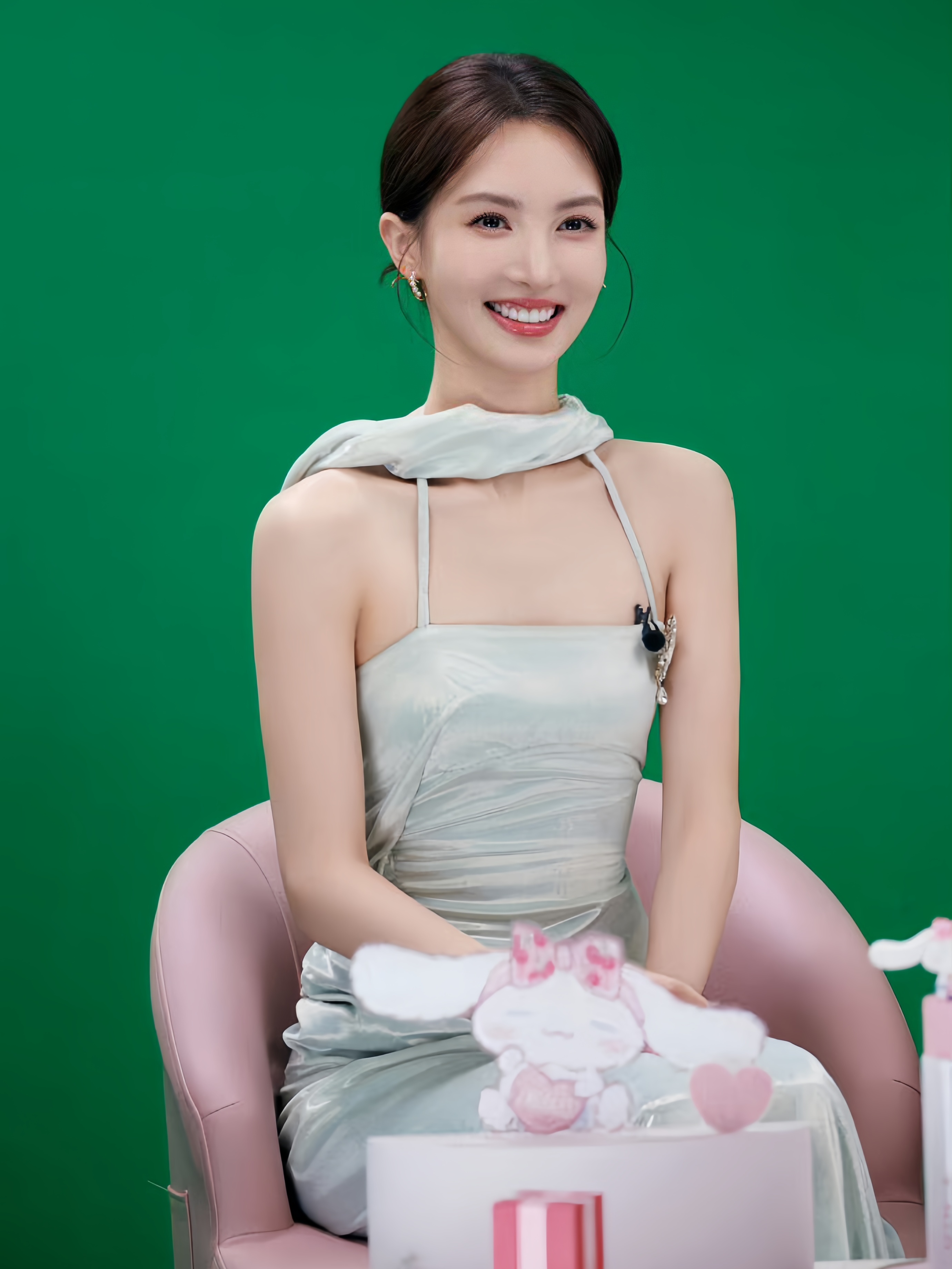 看见金晨都觉得心里敞亮,她就是一直都神采奕奕,精神抖擞,眼睛亮闪闪