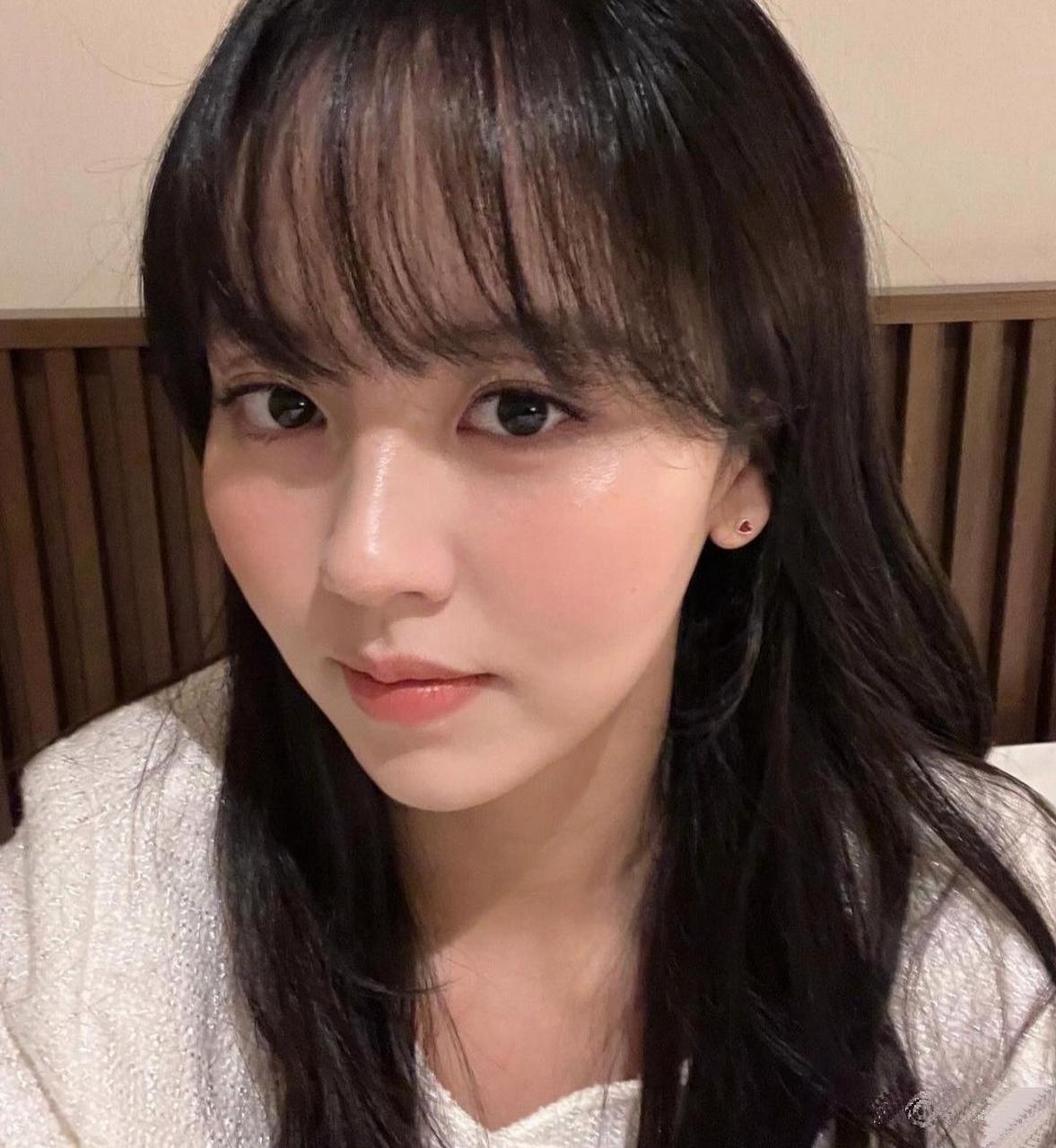 韩国女星金所炫晒出近照,看起来状态很不错