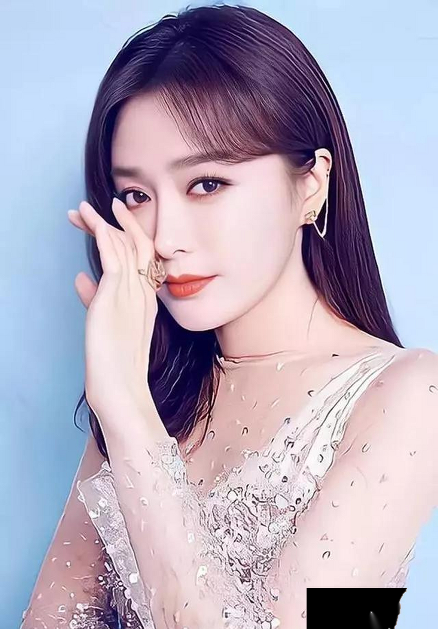 秦岚真是漂亮迷人,气质优雅!