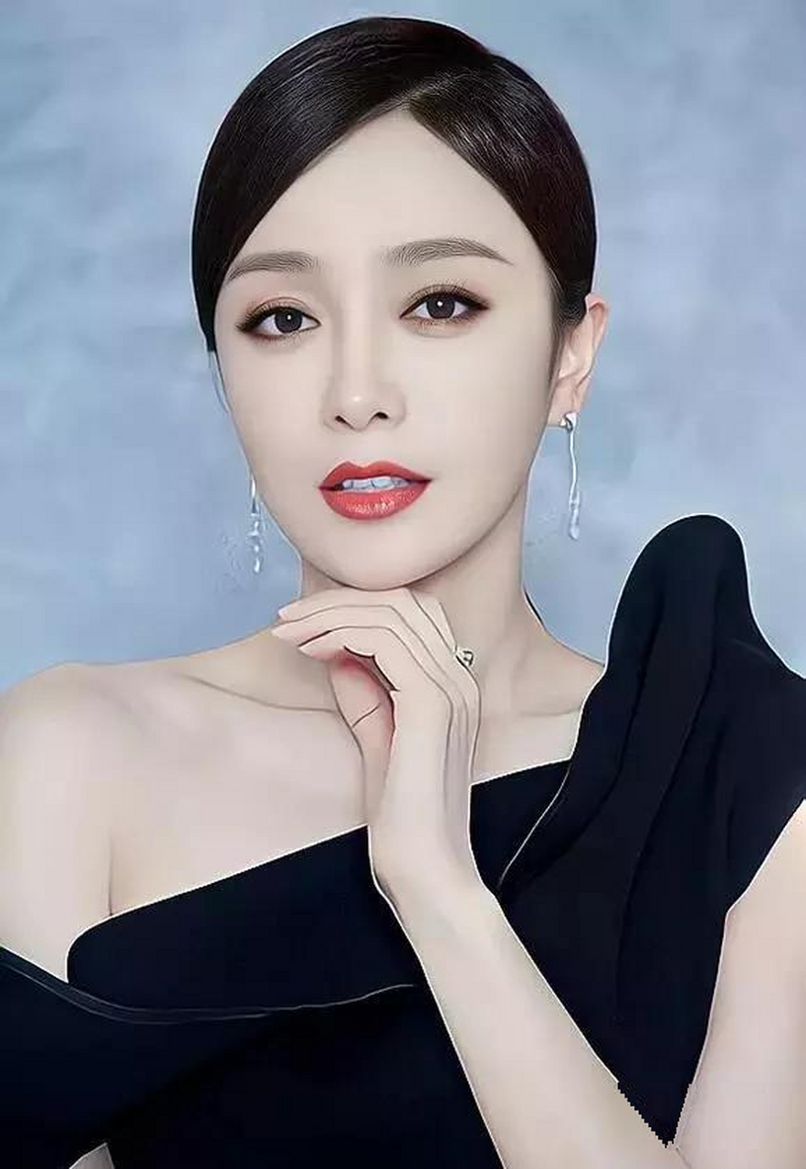 秦岚真是漂亮迷人,气质优雅!