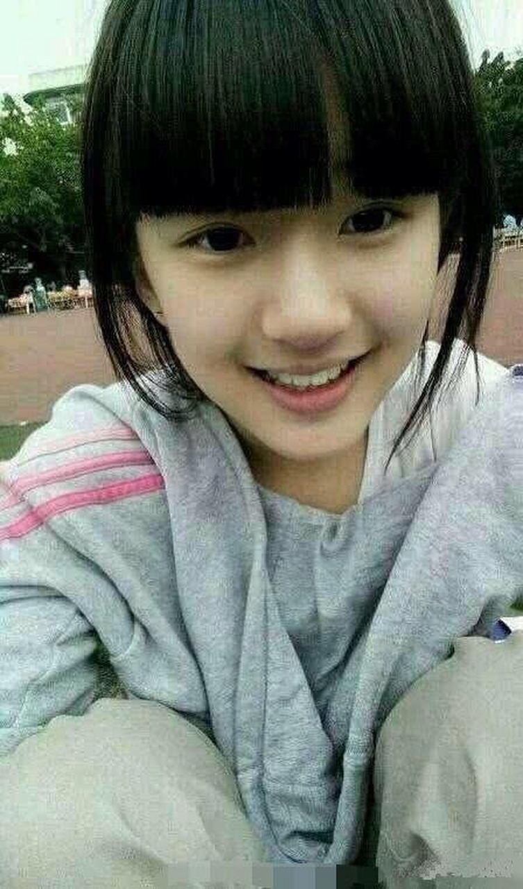 qq空间里特别红的照片赵露思啊!