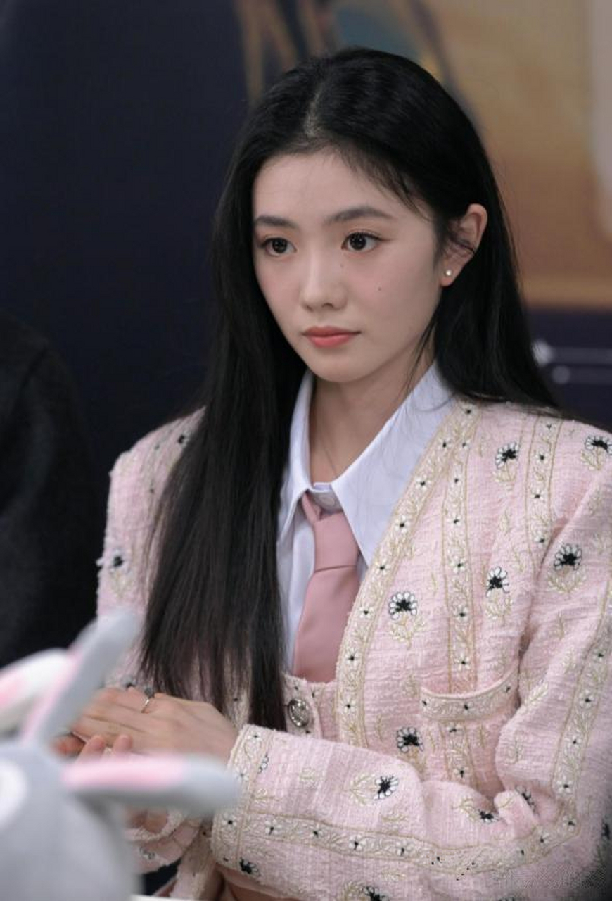 刘浩存怼脸生图