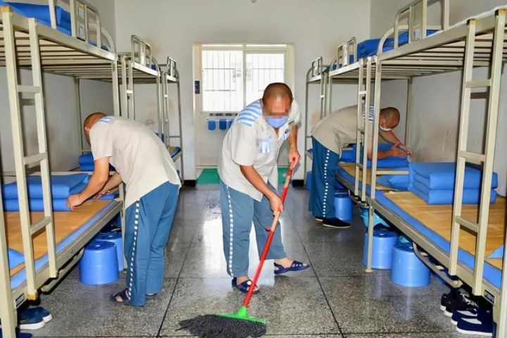 揭秘国内监狱:秩序井然,半军事化管理!服刑人员如何改过自新?