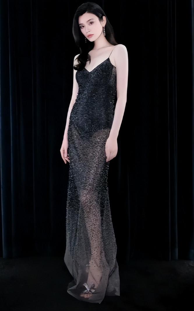 奚梦瑶惊艳亮相上海,吊带枫叶造型绝美,胡一天也同台帅爆了!