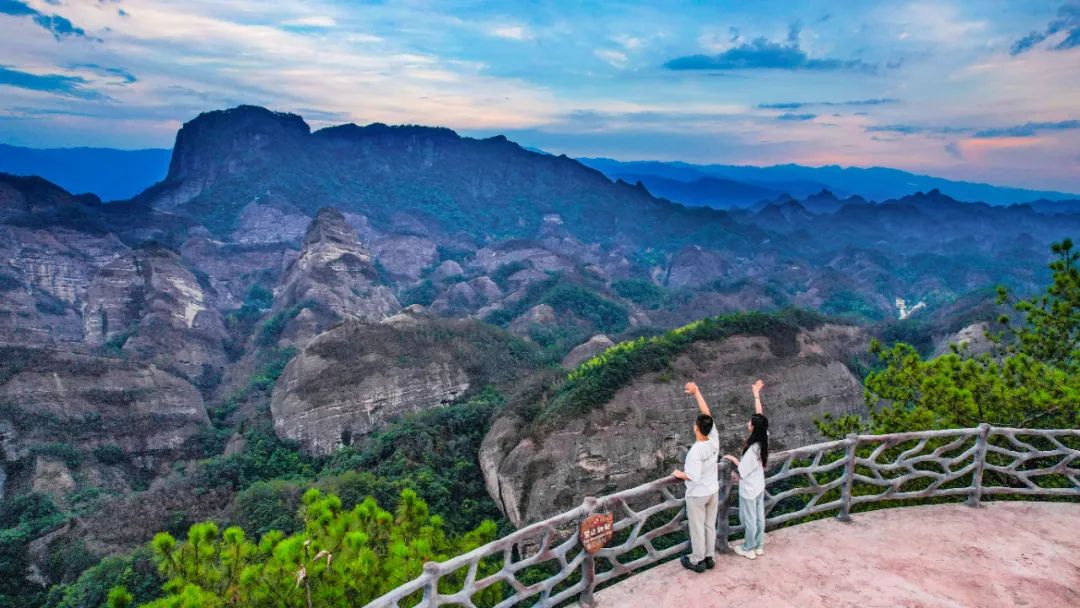 中国探险旅游（中国探险旅游遭遇的挑衅
）《中国探险旅游景点》