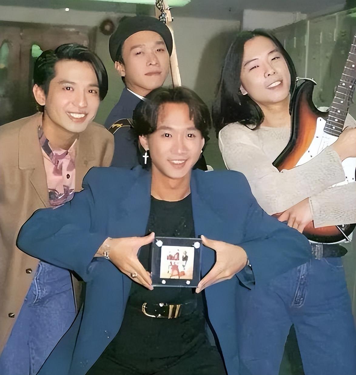 毁黄家驹墓另一疑犯身份曝光!与洪金宝郭富城近百明星合影被扒