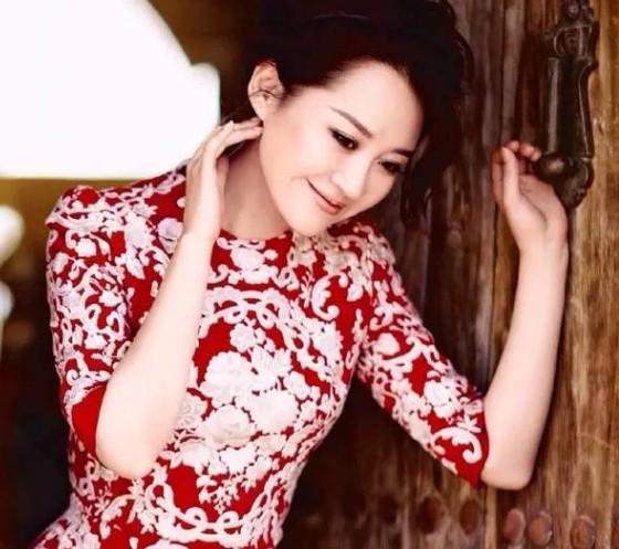 不知道大家有么可以见过许晴十一年前穿旗袍的一组照片
