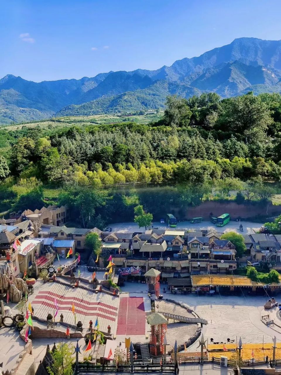 中国周城景区位于陕西周至,以周文化为主题,融合休闲游玩项目.