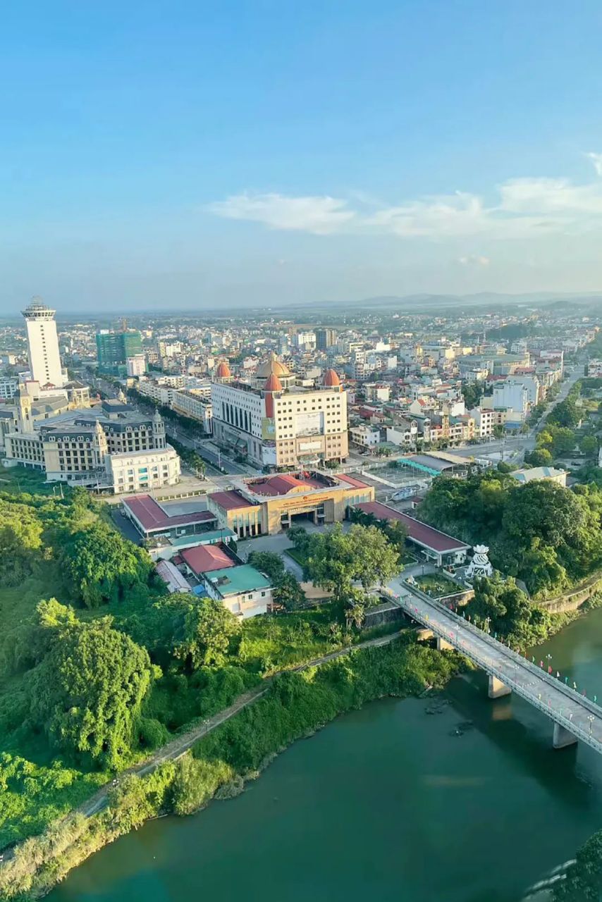 广西防城港东兴市是我国与越南海陆相连的重要口岸,"一步跨国"的梦想