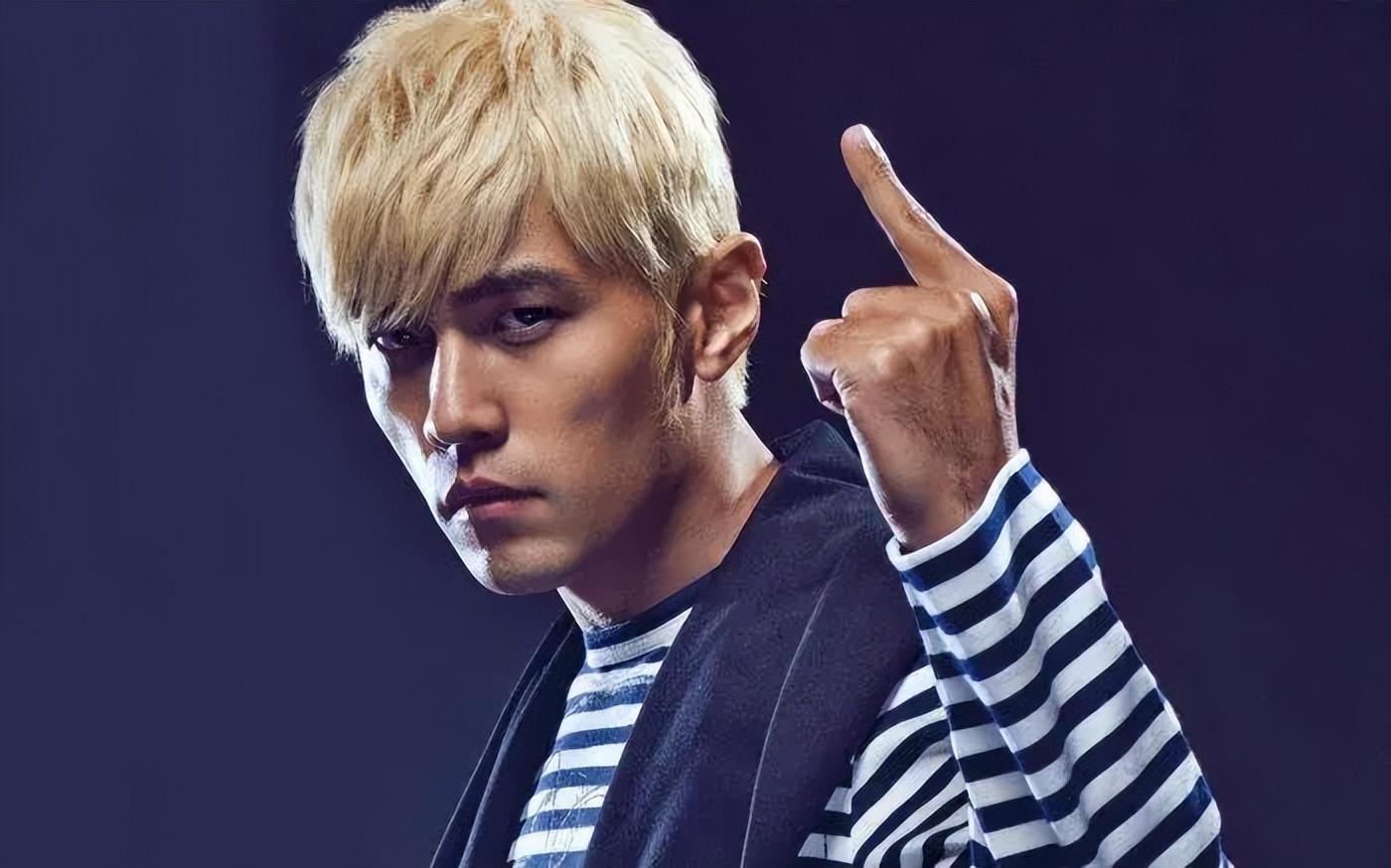 周杰伦:华语乐坛的不朽传奇,难得的音乐天才,他这一路有多难