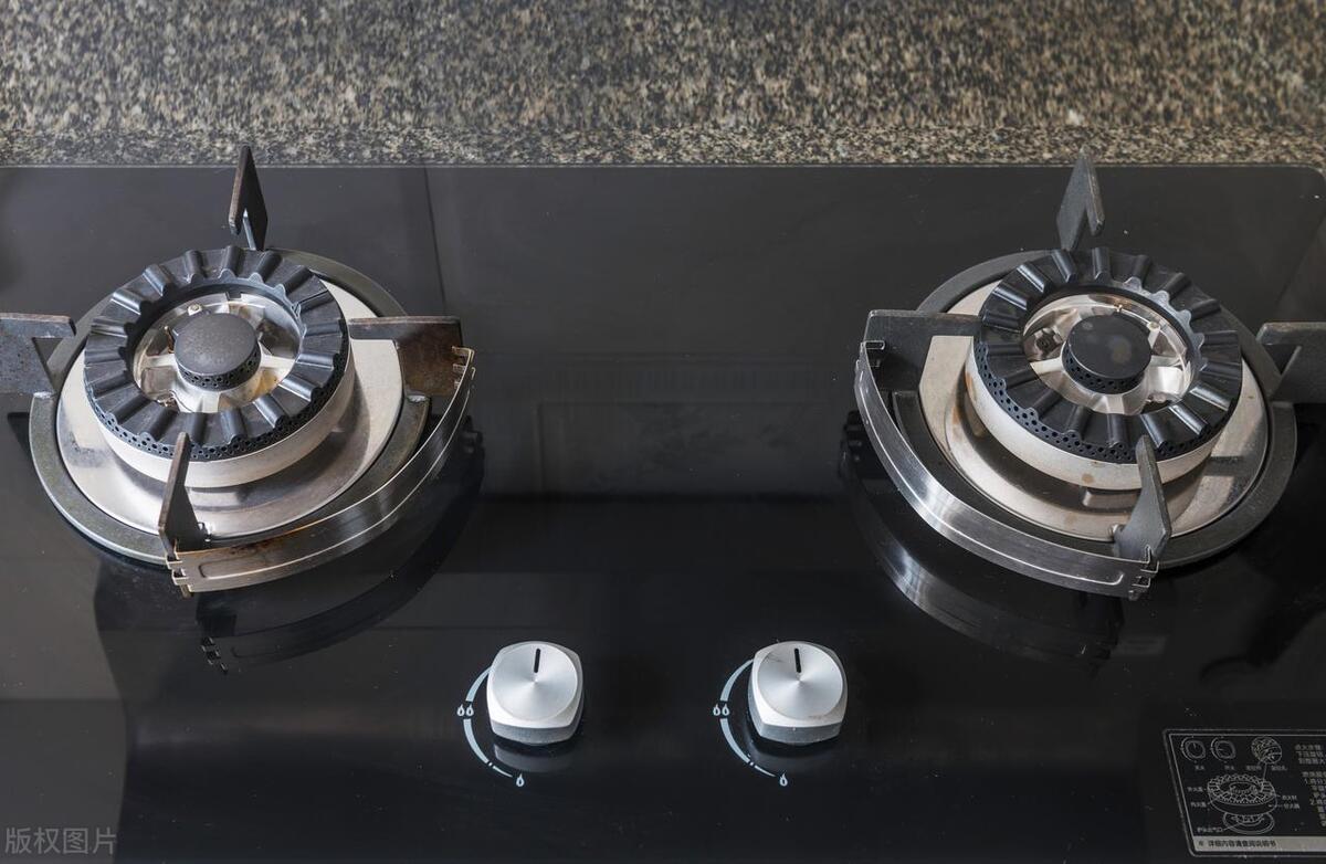 同样是燃气灶,500元和3000元有啥区别?换了3次,我才弄明白!