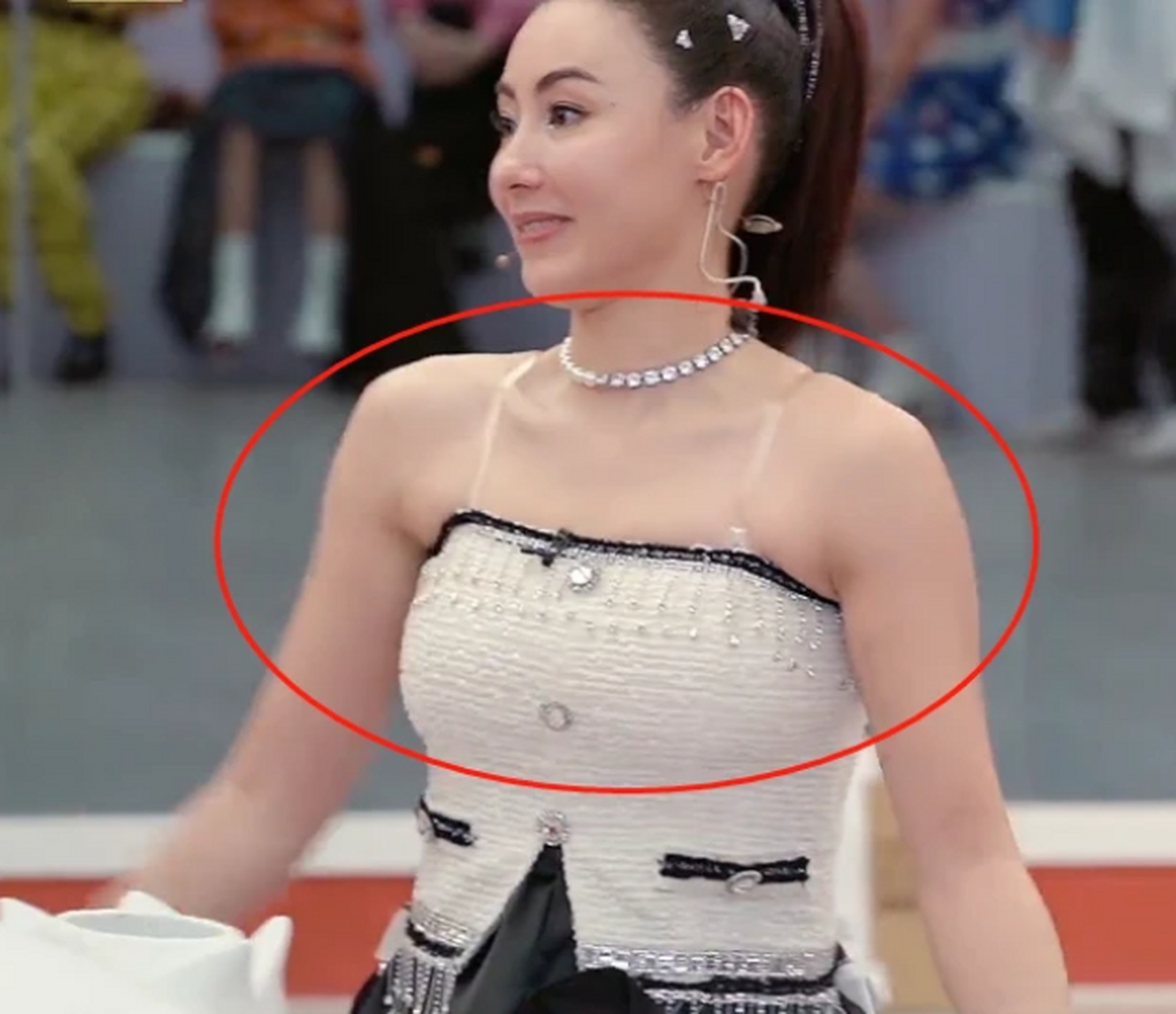 张柏芝的身材圆润起来,简直是让人吃惊又欢喜,展现出了更多的女人韵味