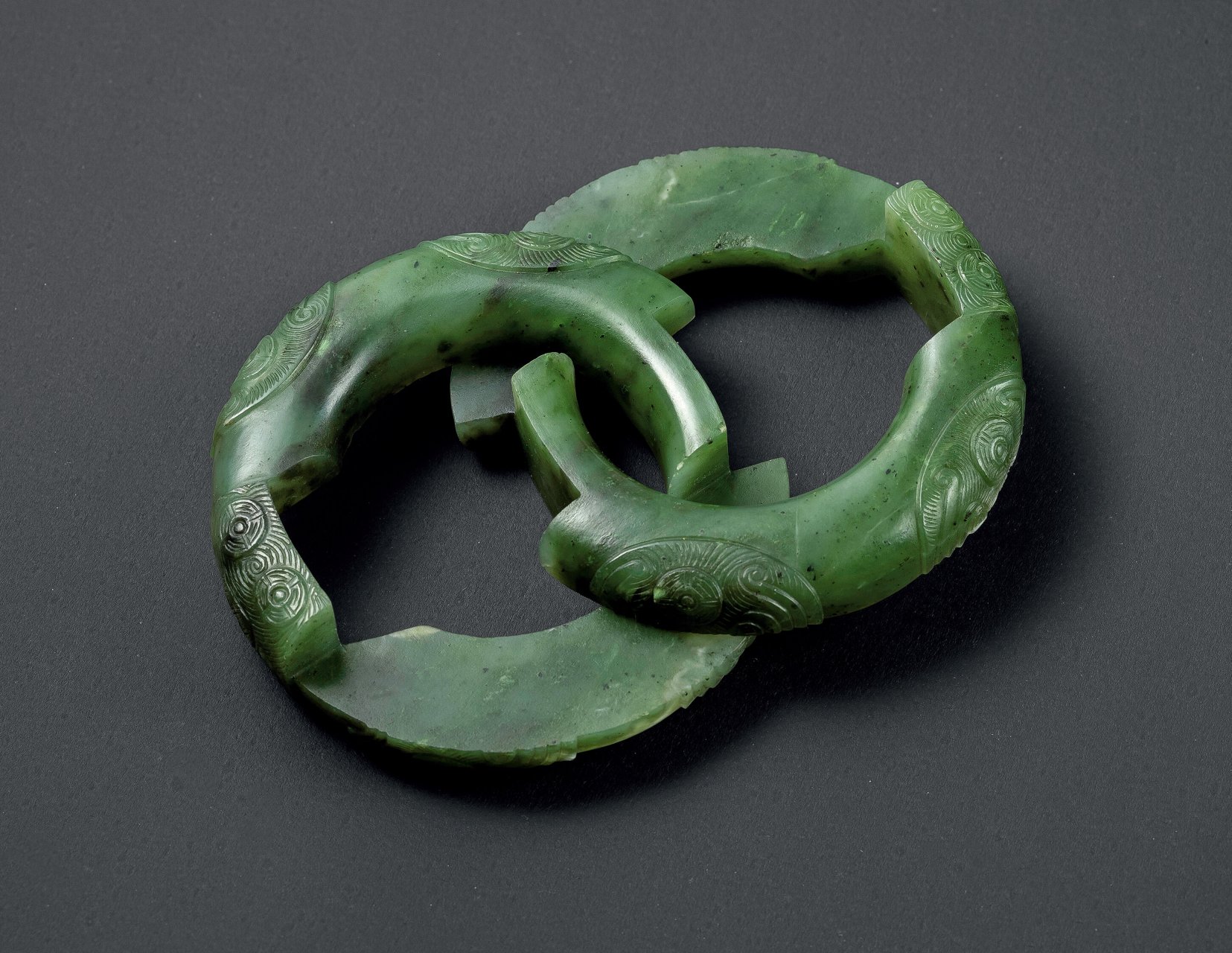 清乾隆 玉蚩尤合璧连环 直径:7.1cm  高:1.