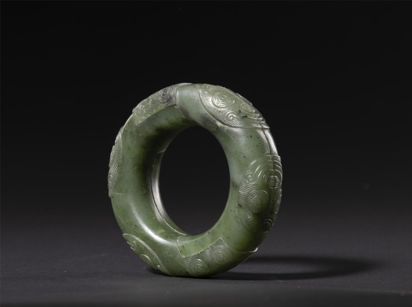 清乾隆 玉蚩尤合璧连环 直径:7.1cm  高:1.