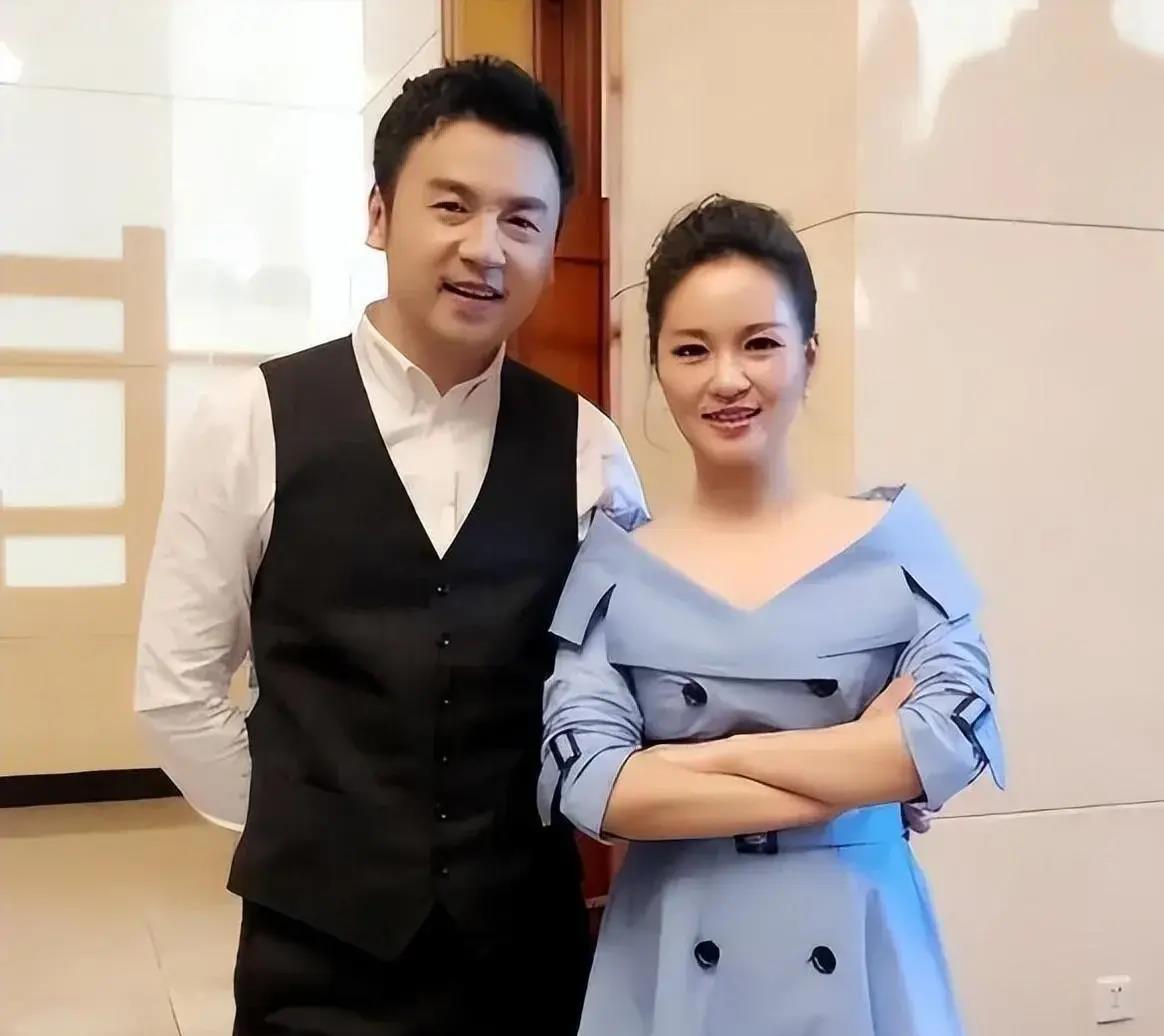 雷佳是中国第一位博士级歌唱家,13次被邀上春晚,老公身份不一般