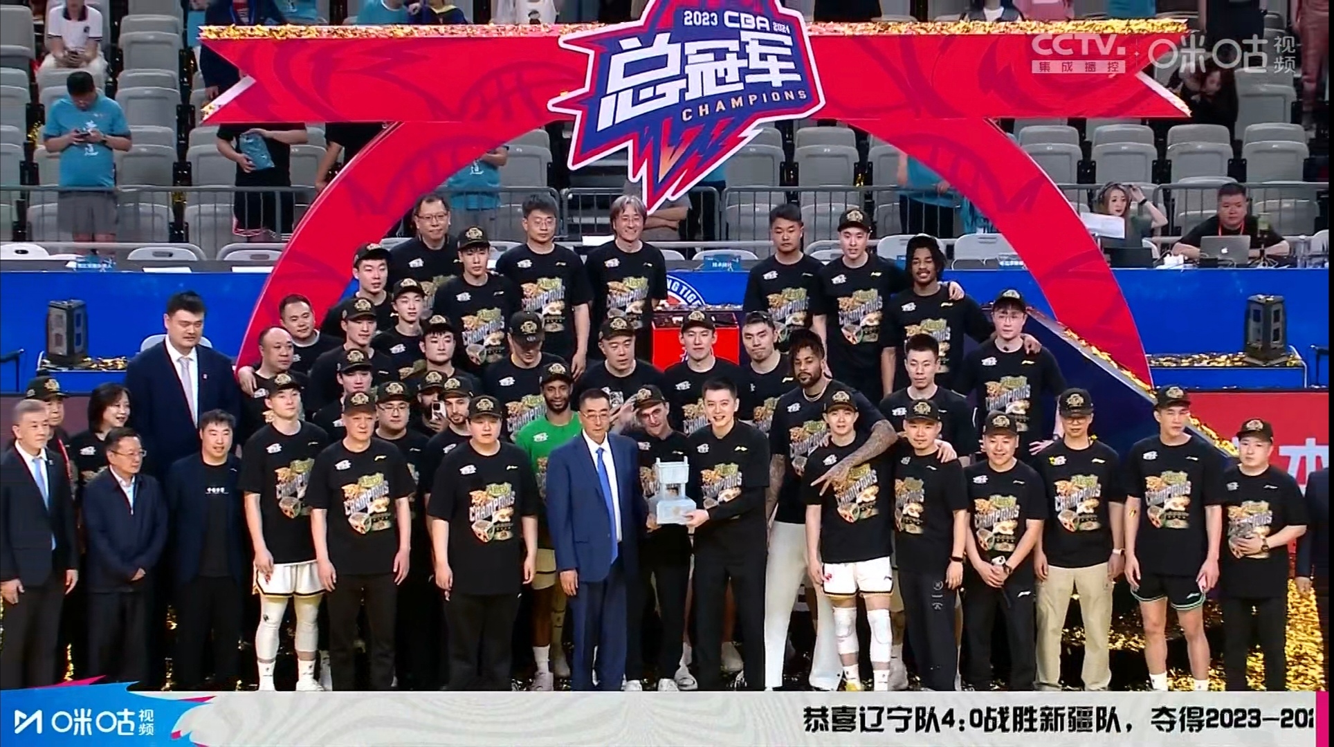 《恭喜辽篮三连冠总冠军》