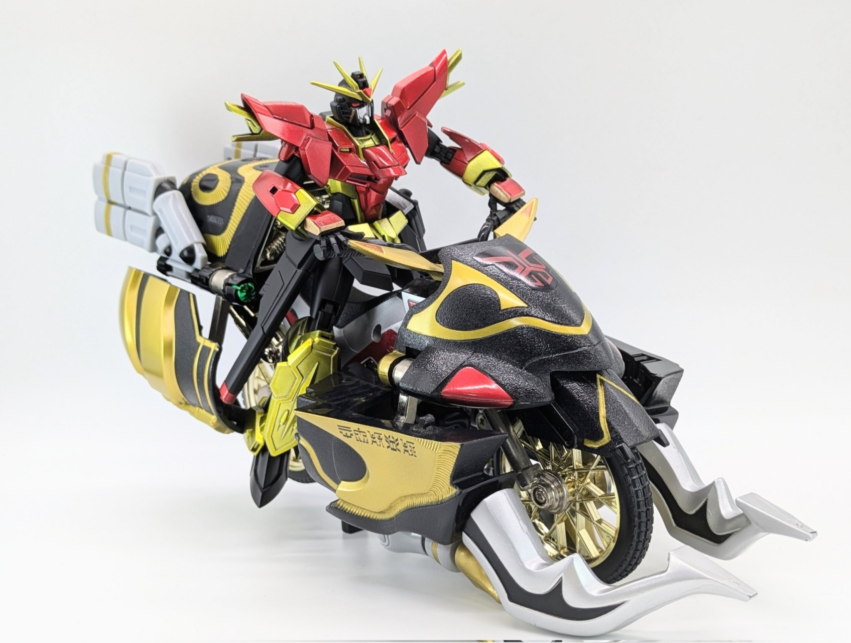 模型欣赏:hgce 非凡飞升自由 假面骑士空我 升华全能,改变了外甲的