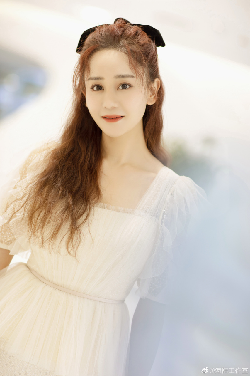 海陆,白色纱制短袖搭配白短裤,清新秀丽!