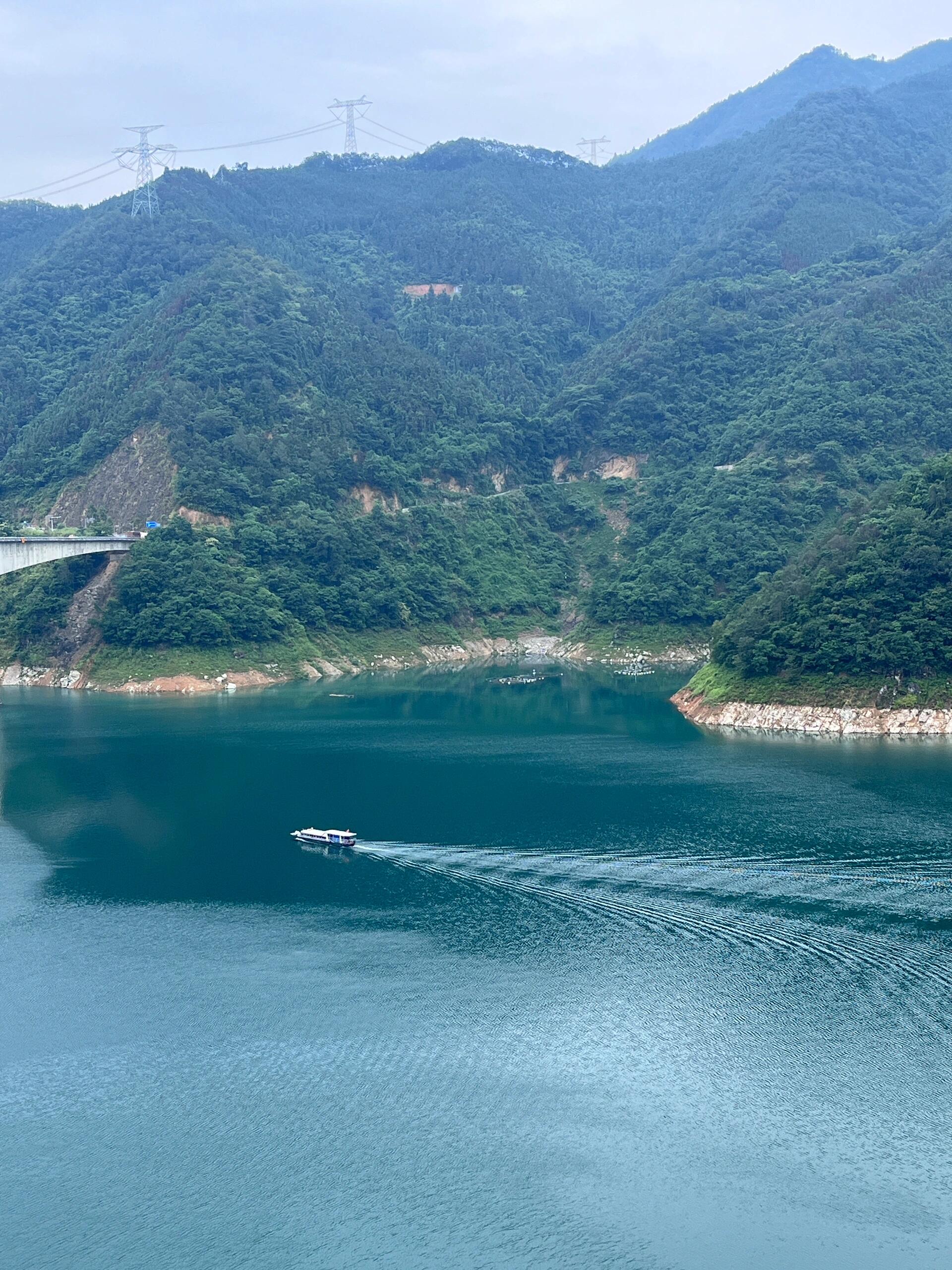 在广西的河池天峨县红水河的壮丽景色令人心潮澎湃