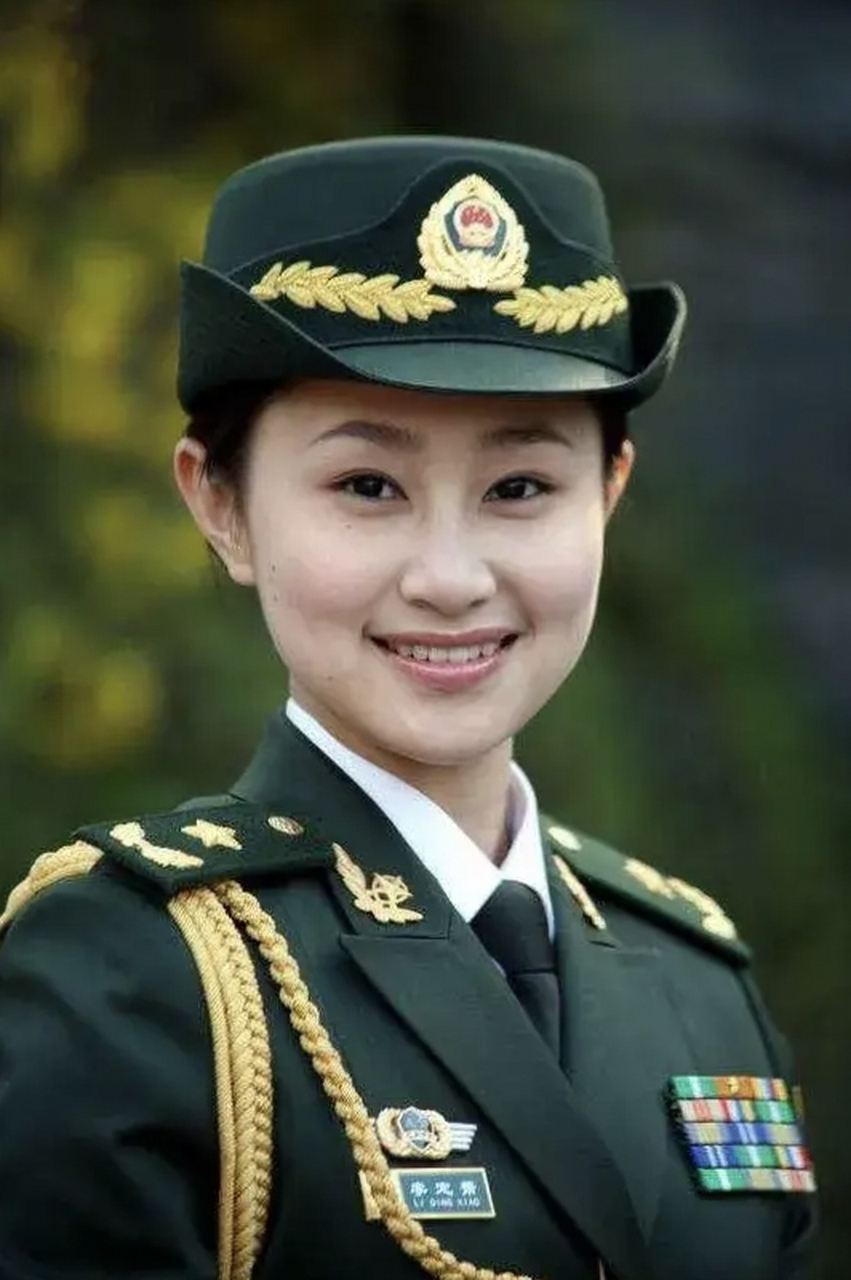 英姿飒爽的女兵,最美军装[中国]