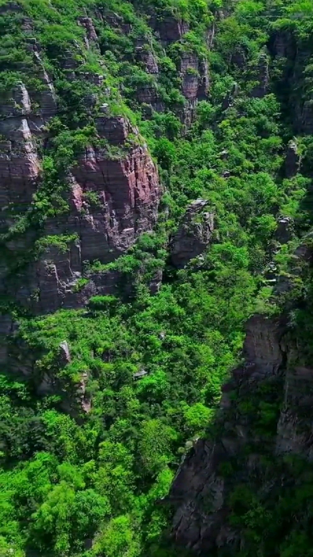 山峦嶙峋图片