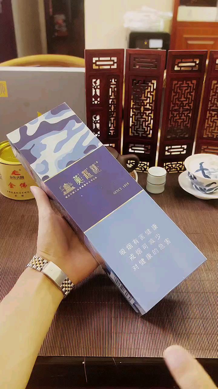 好兄弟送的军事迷彩黄鹤楼蓝海 休闲时刻的迎接
