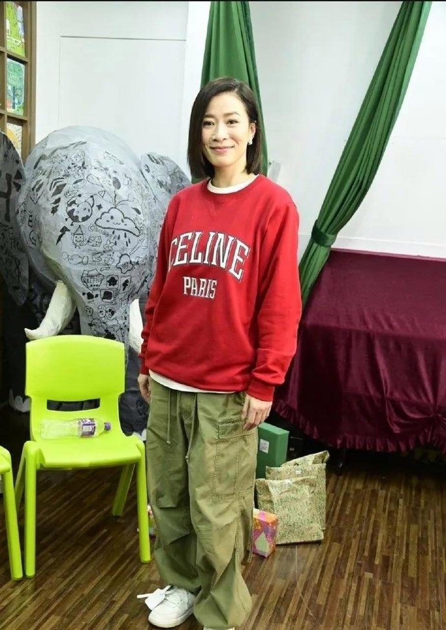 佘诗曼齐肩短发