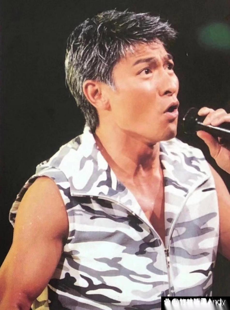 刘德华早年间的银色发型,就问你拉不拉风?