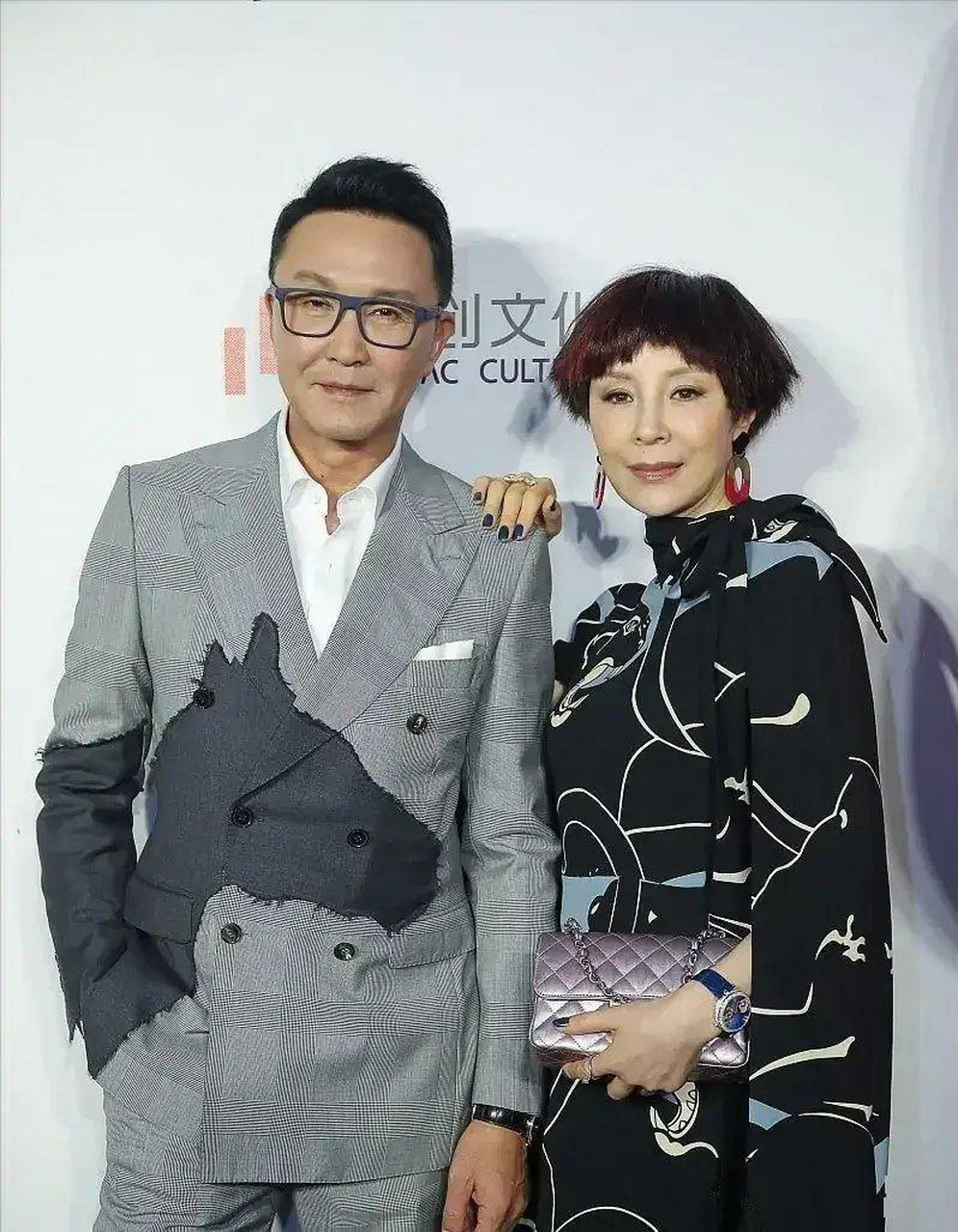 吴刚和妻子岳秀清