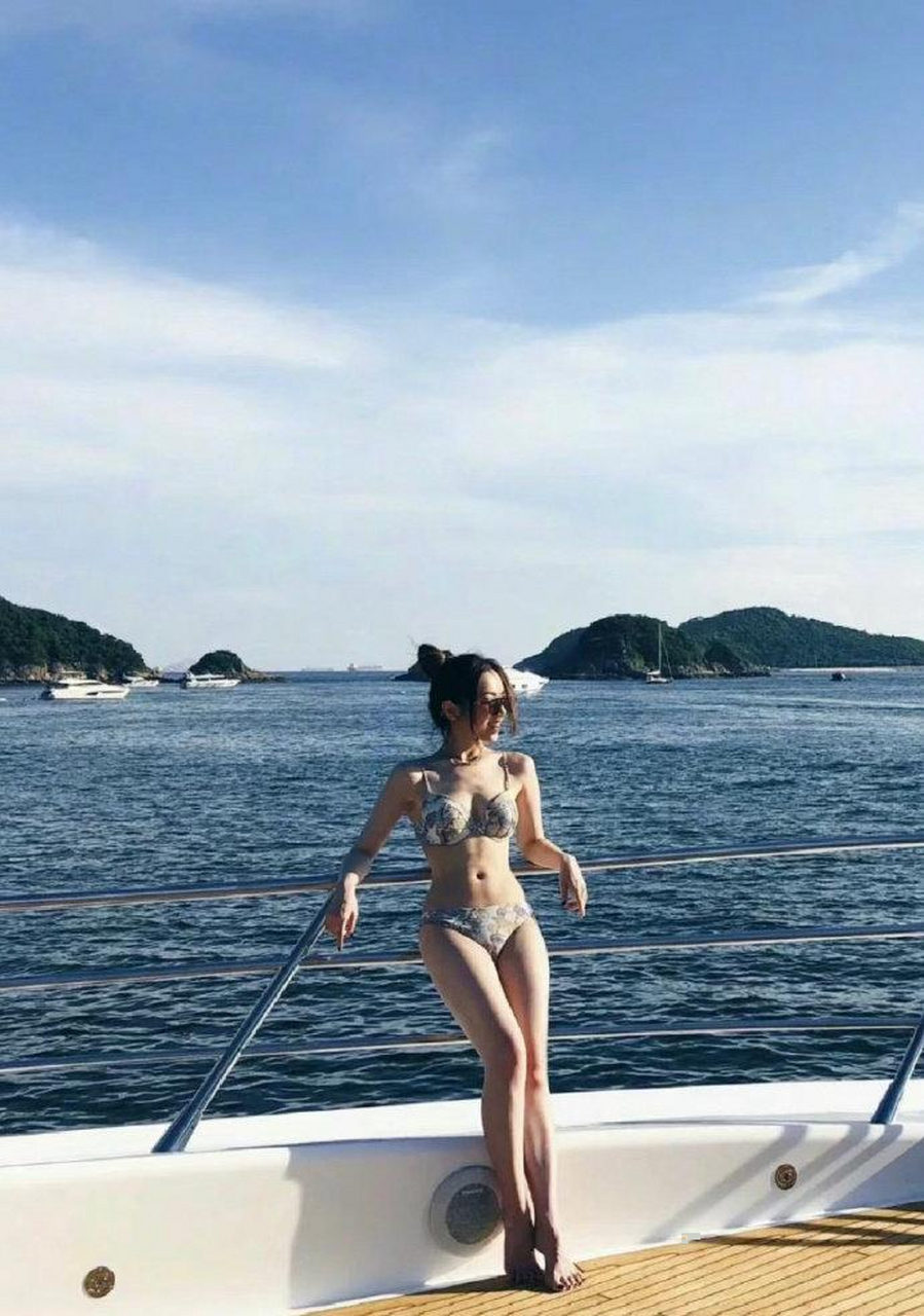 邓紫棋比基尼造型曝光,身材火辣让人惊艳!深藏不露的性感女神就是她!