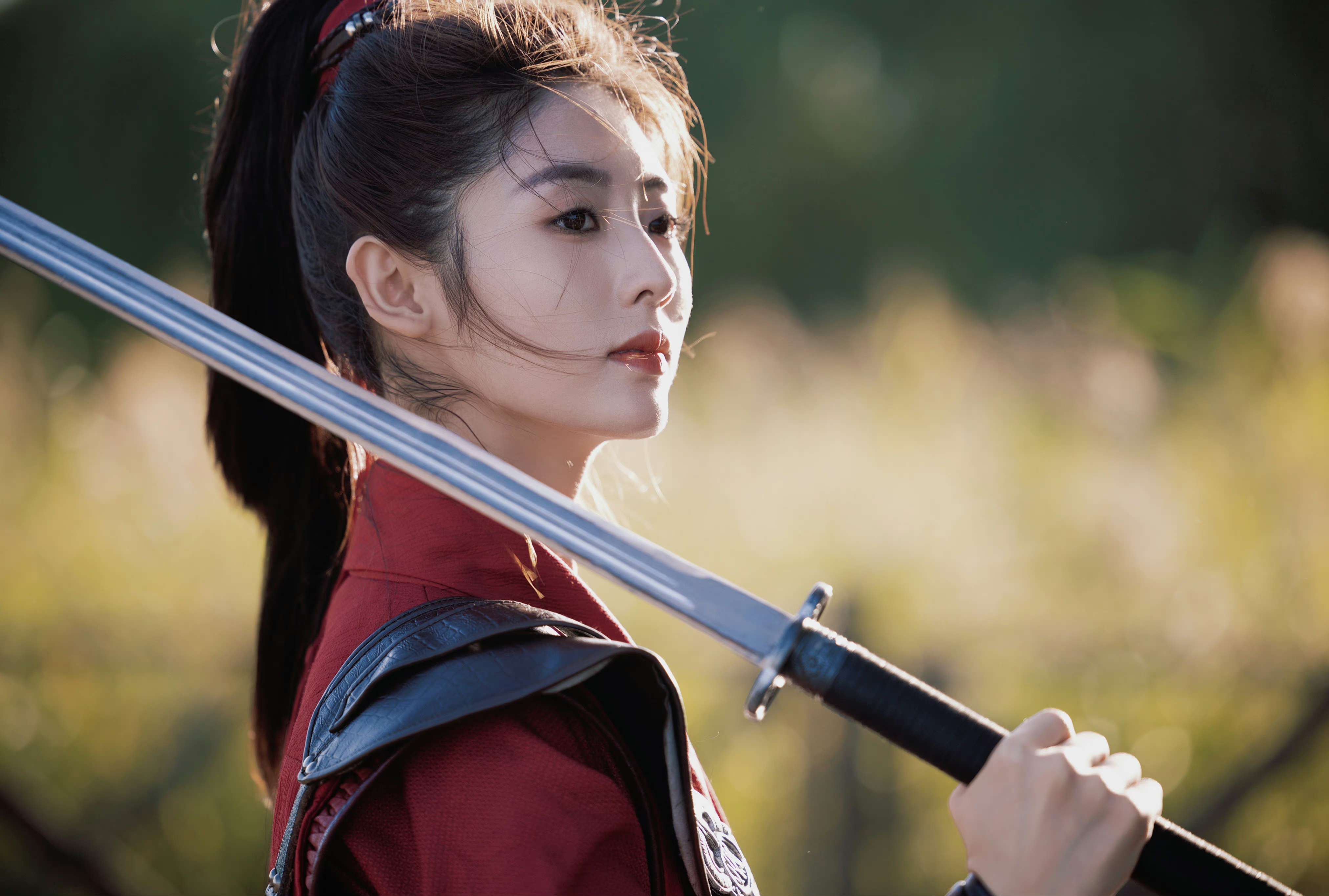 邢菲,红色古装,高扎马尾真酷!