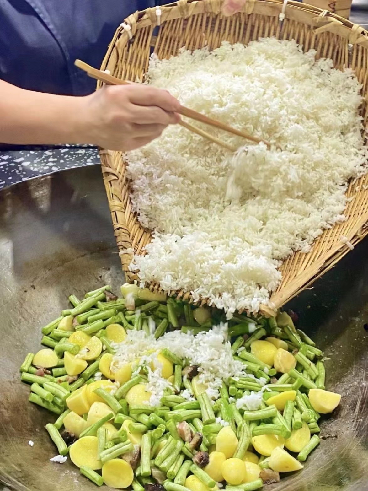 【大锅箜饭不吃菜直接可以干3碗的饭】这个时节重庆本地上市的最新鲜
