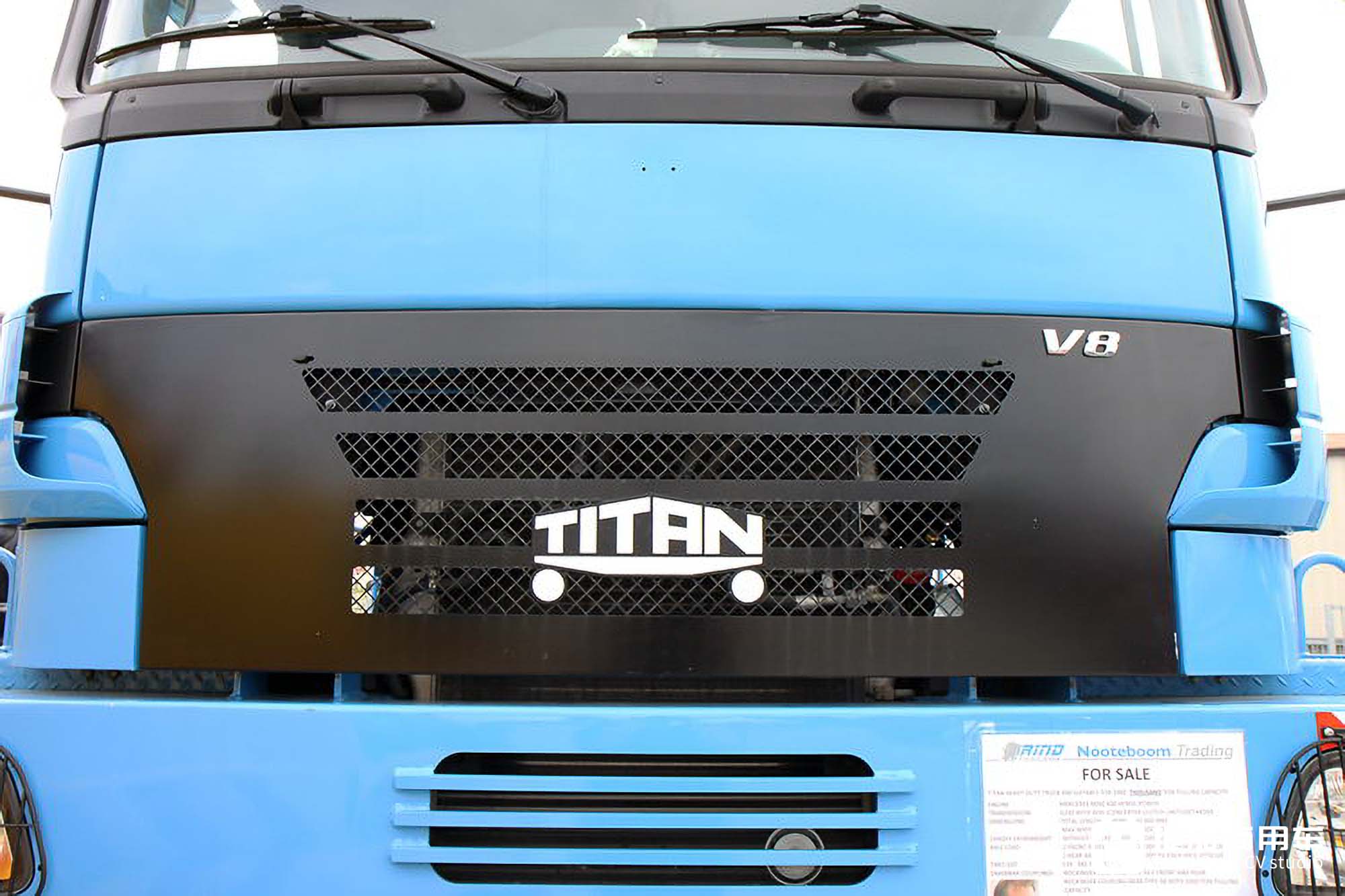 带你看德国titan 8x8大件牵引车,千吨强悍战力,火车头般大身躯