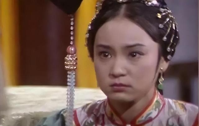 比如在苦情剧中扮演遭遇不幸的女主角,"愁容"明星可能会更入戏,更到位