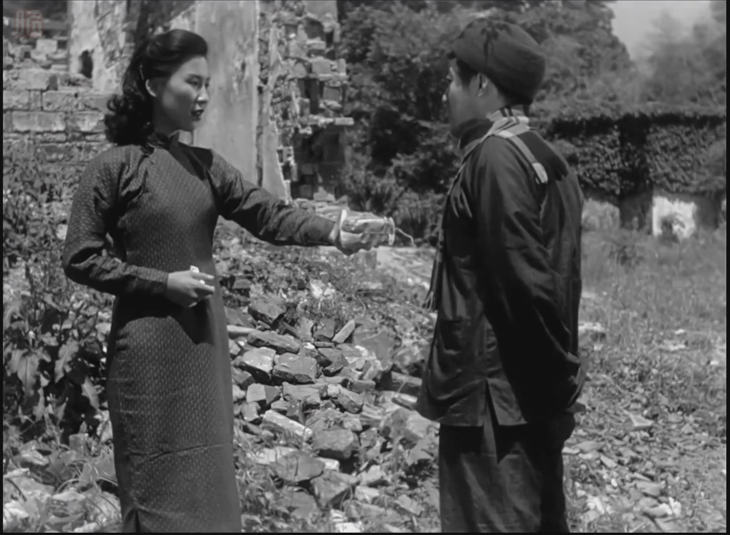 1978年,英国杂志《国际电影指南》将其评选为,世界五大导演之一.