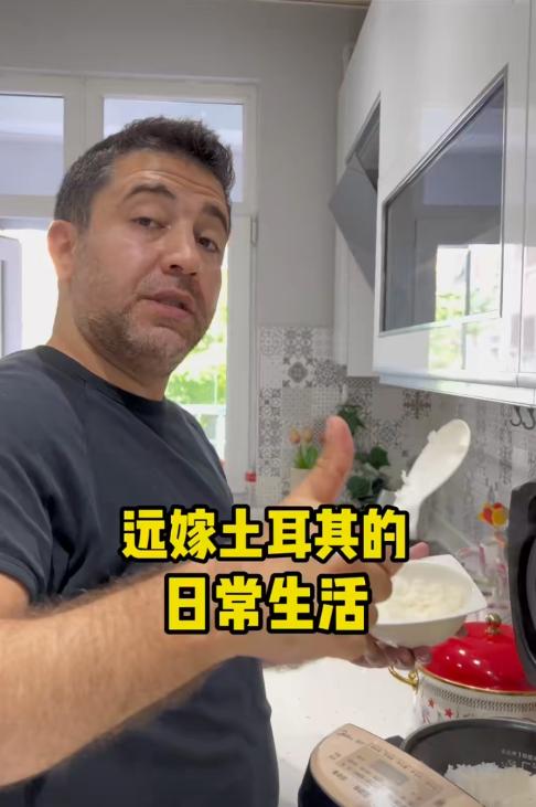 回顾云南姑娘嫁外国帅哥,没有彩礼没有三金,结婚11年生2个混血