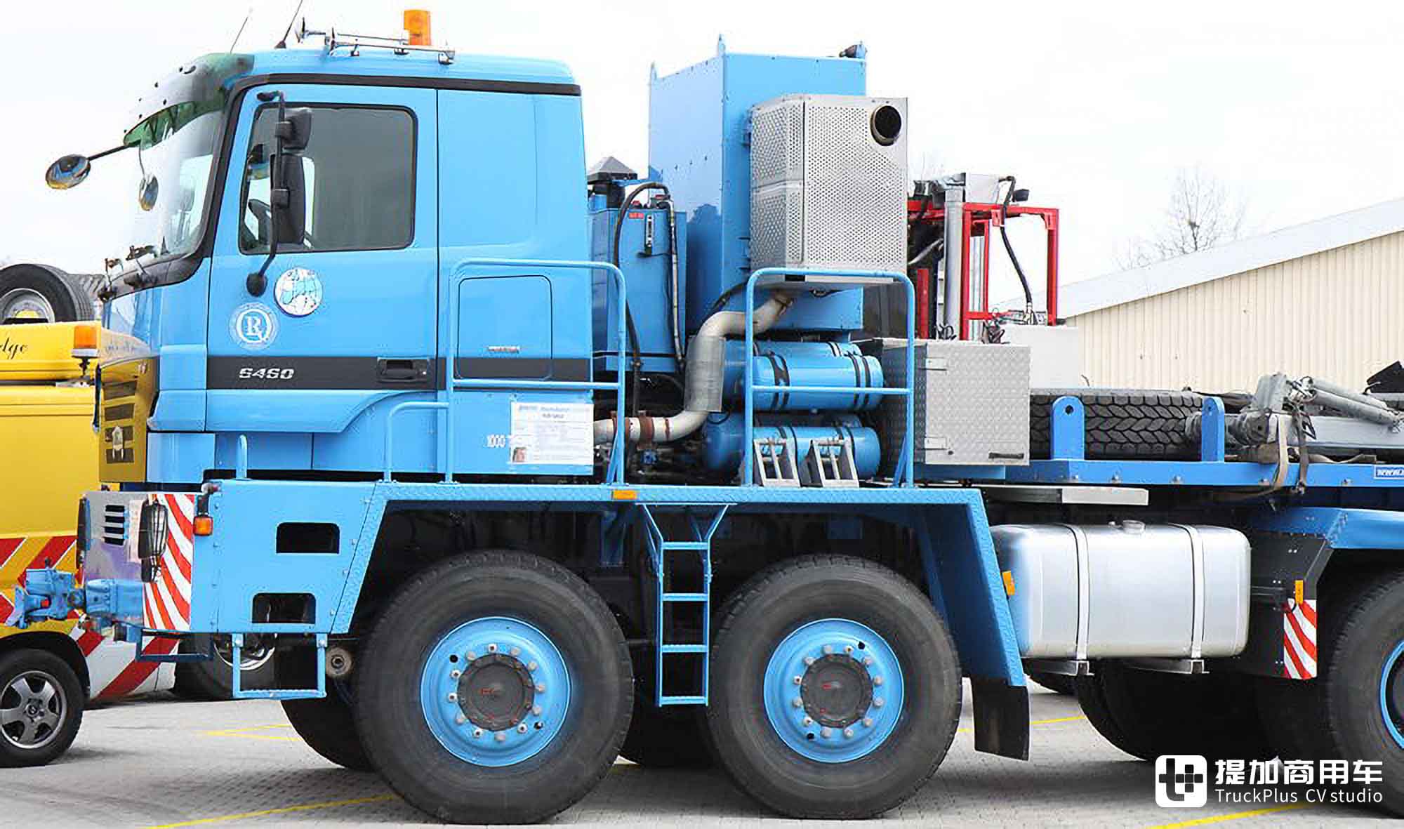 带你看德国titan 8x8大件牵引车,千吨强悍战力,火车头般大身躯