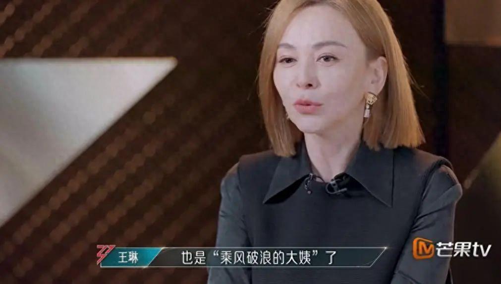 当48岁林心如遇到54岁王琳后,才知道过度保养与自然老去的区别