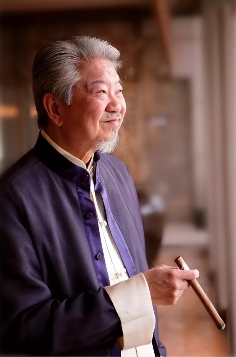 82岁的蔡澜:无儿无女,每月50万住高档酒店养老