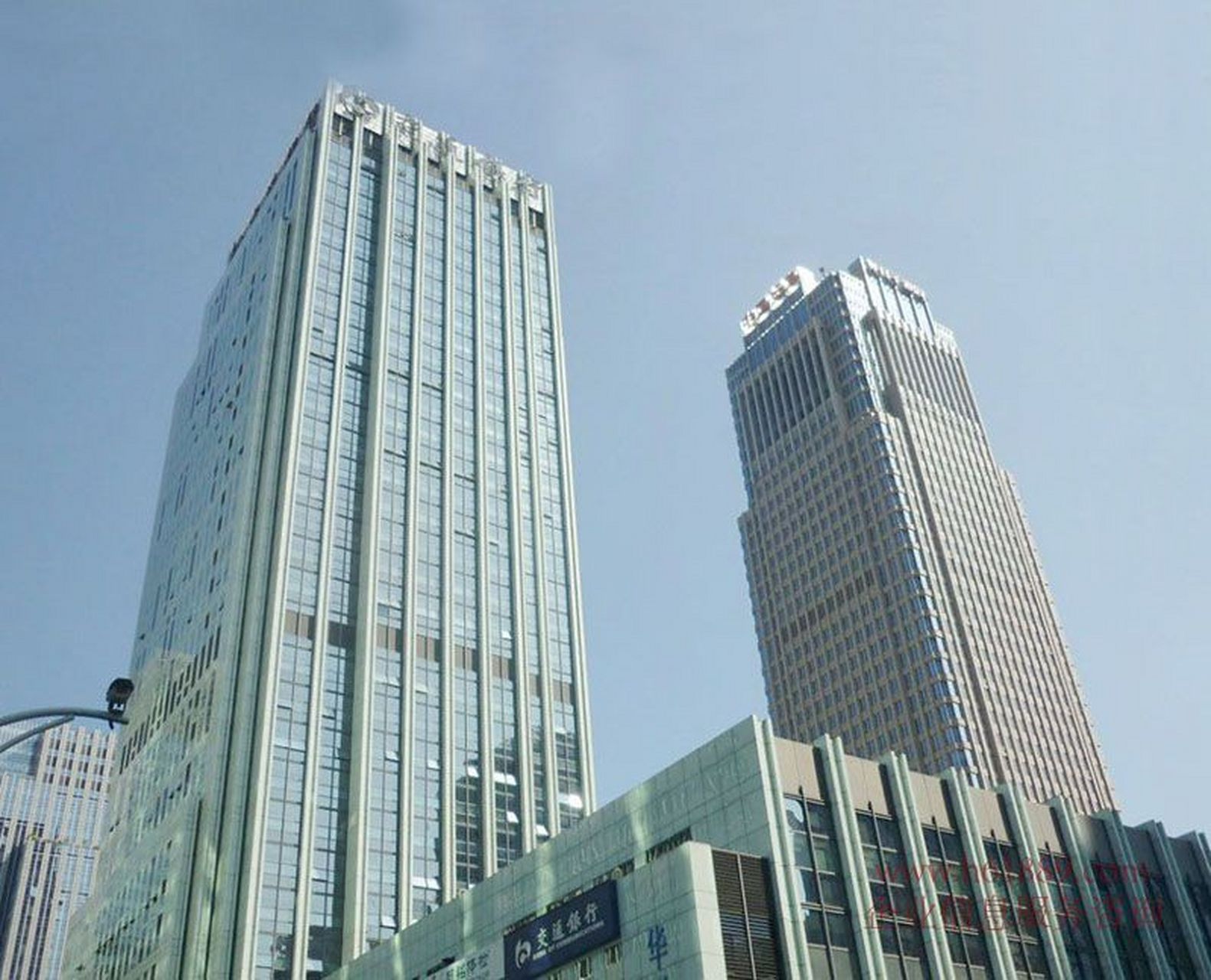 深圳华融大厦写字楼出租推荐 项目位于深圳市福田中心区民田路,东侧