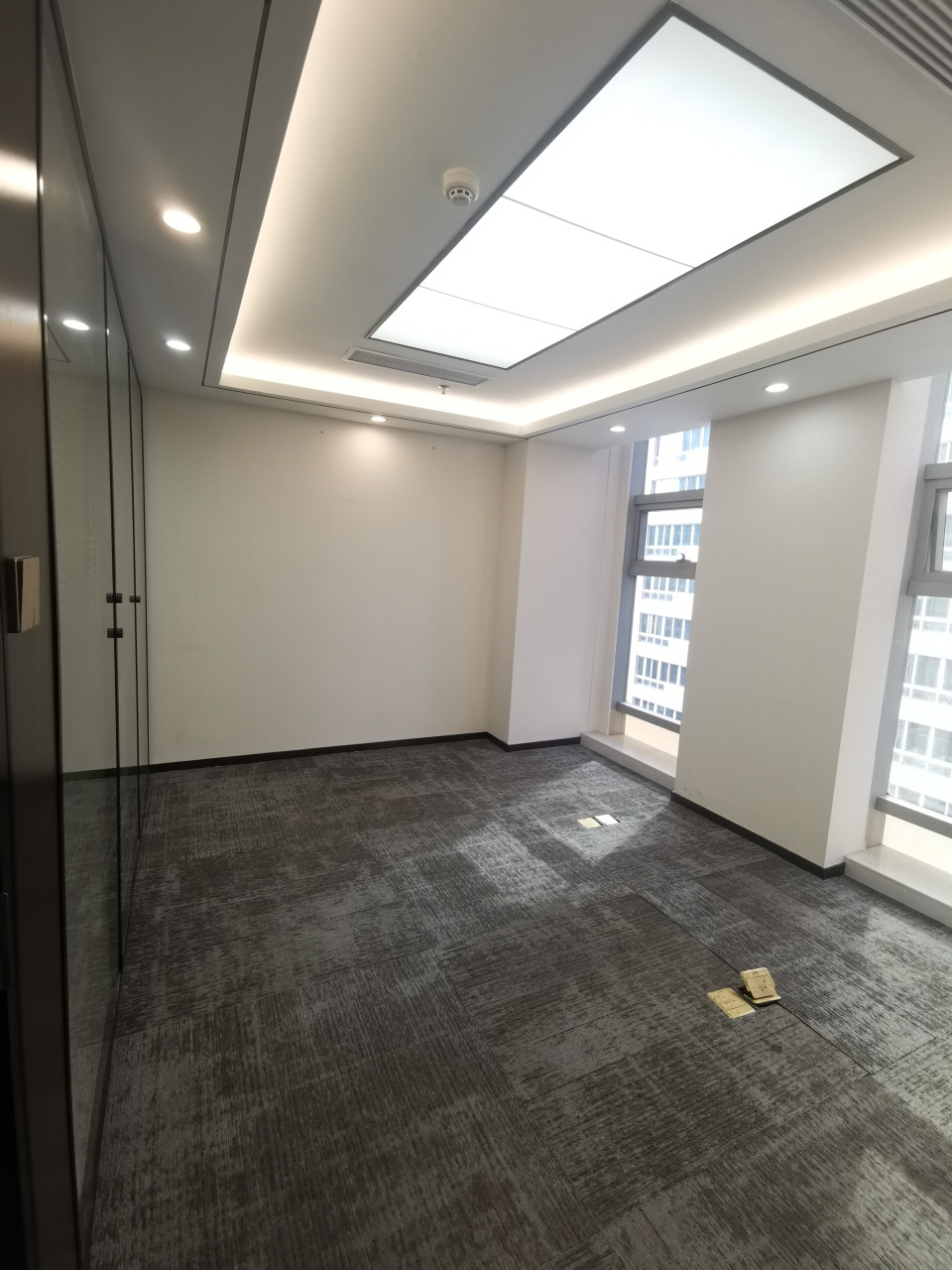 深圳华融大厦写字楼出租推荐 项目位于深圳市福田中心区民田路,东侧