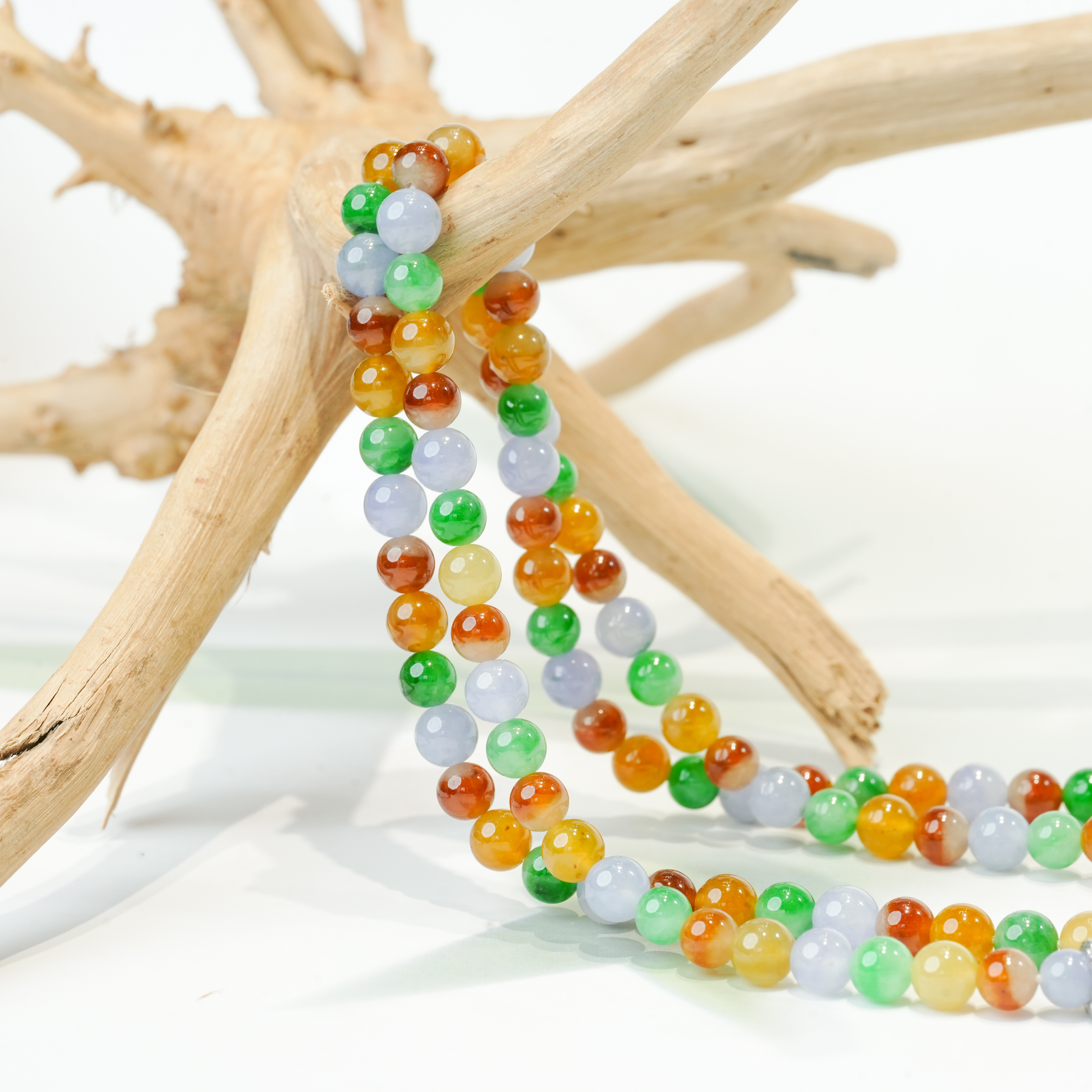 翡翠|多巴胺珠串 多巴胺配色让你的每一天都充满愉悦色彩 彩色配饰的