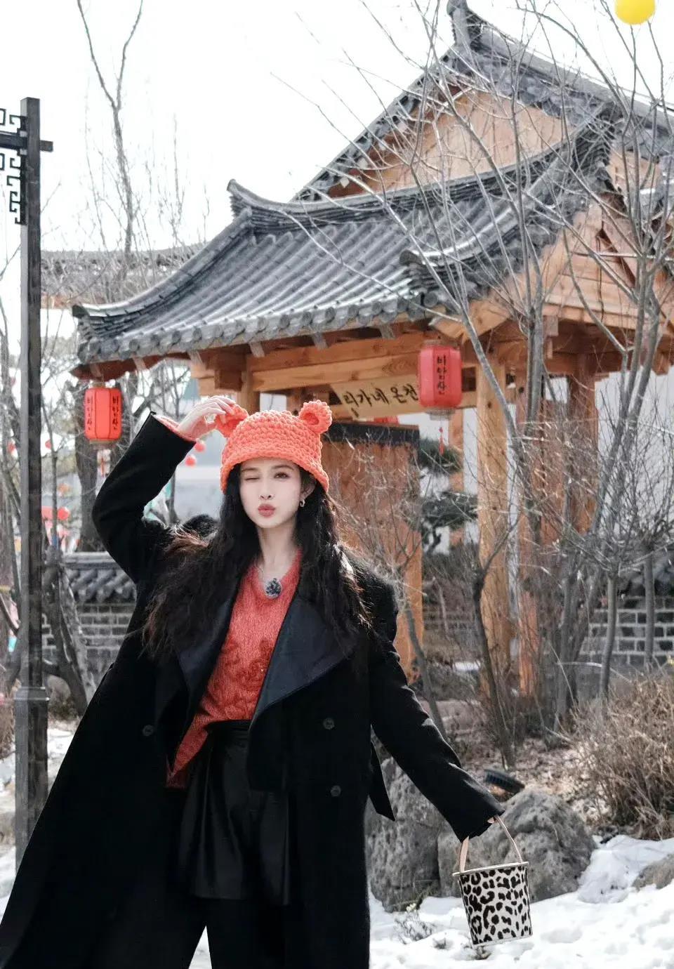 美女演员孟子义今日最新剧照释出啦!小橘子好可爱啊!