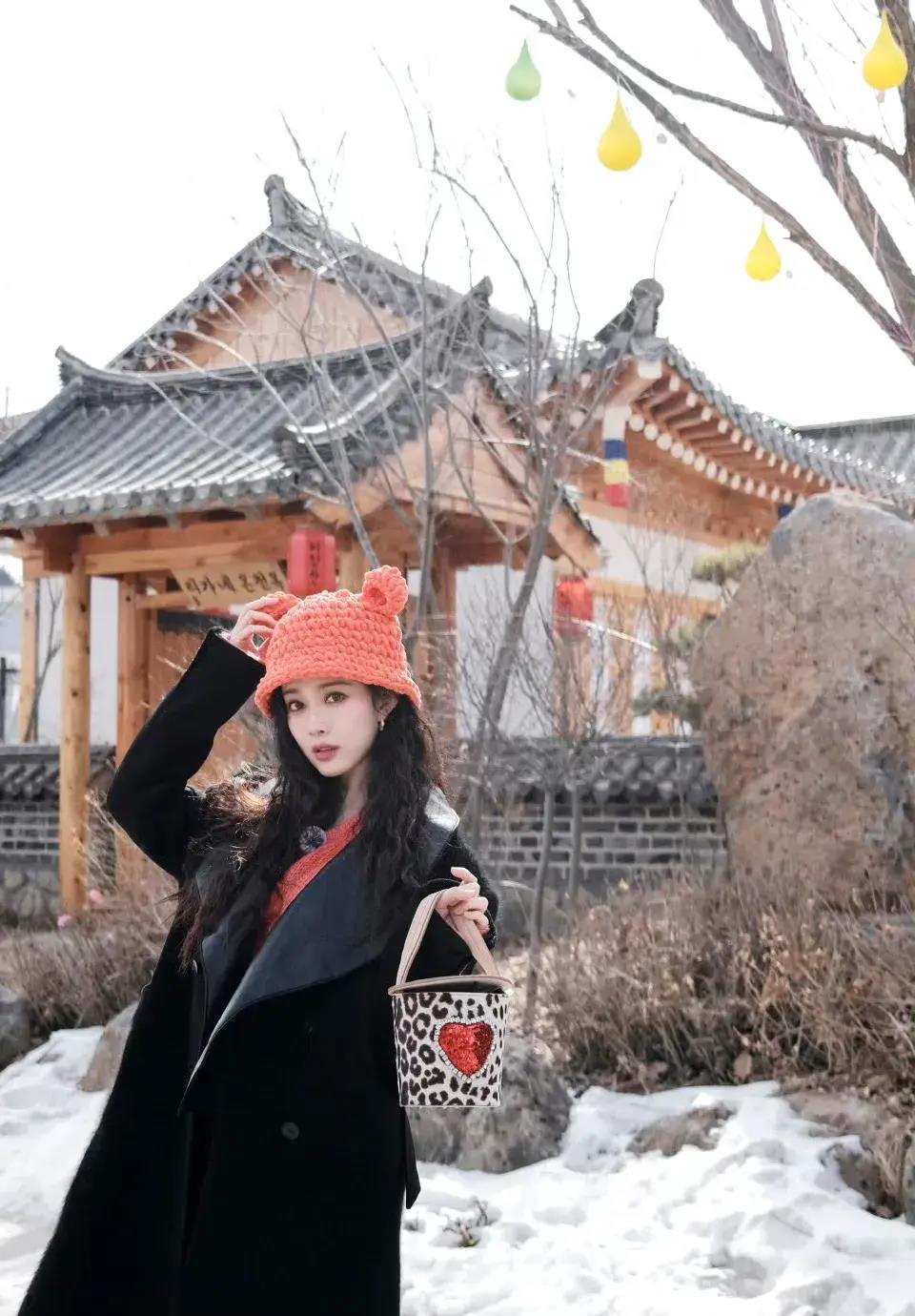 美女演员孟子义今日最新剧照释出啦!小橘子好可爱啊!