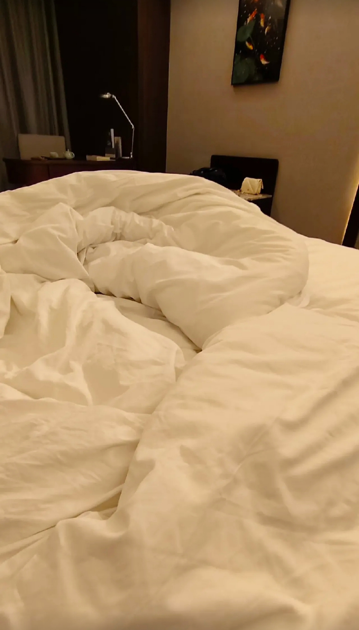 出来旅游,和女朋友住酒店里,酒店环境挺好的!