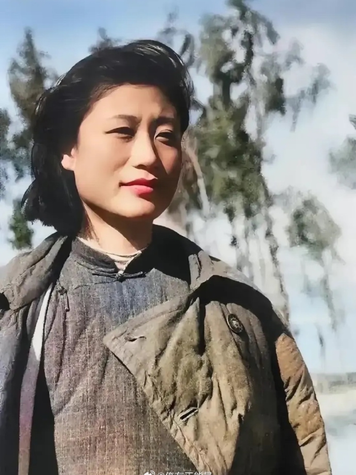 她,旗袍修身,才华出众,日后嫁与上将,享年93岁