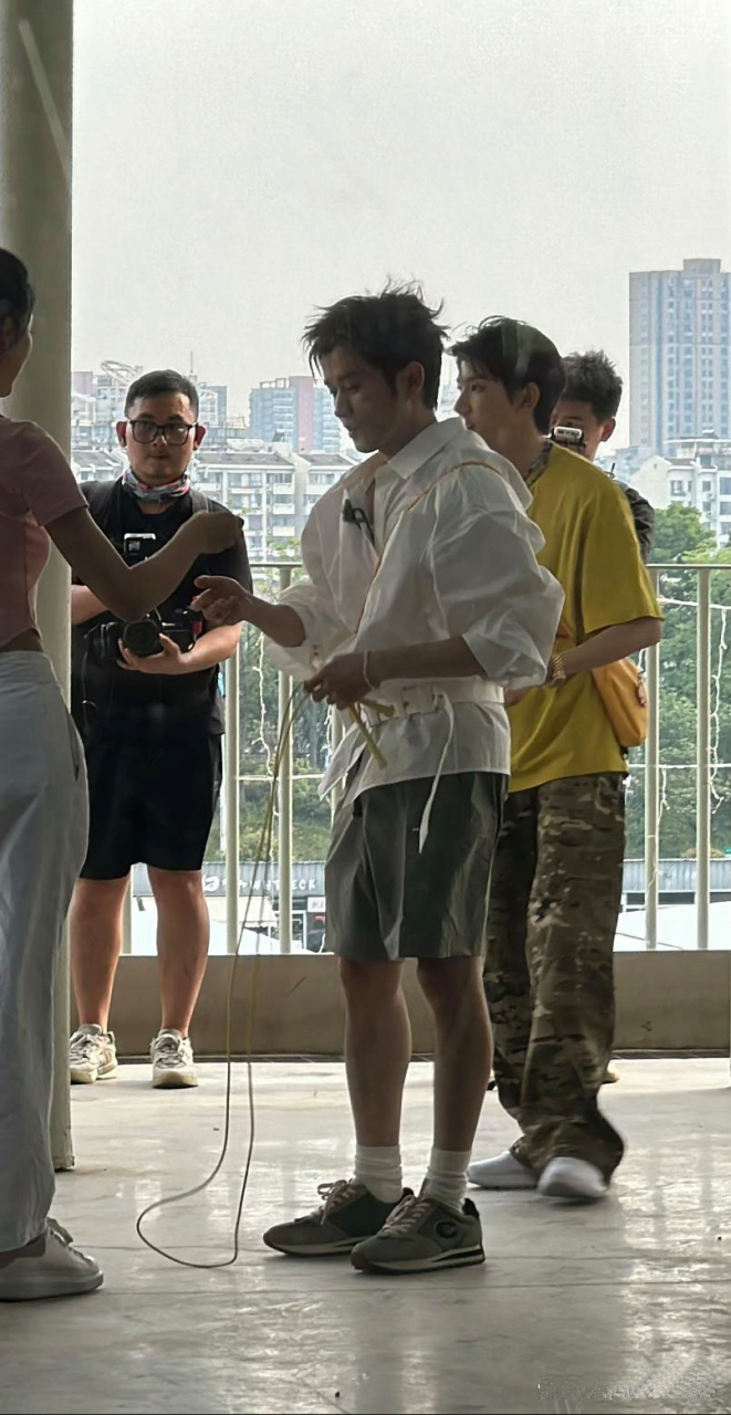 揭秘王源真实身高!看起来真的没传说中那么矮?网友热议不断!