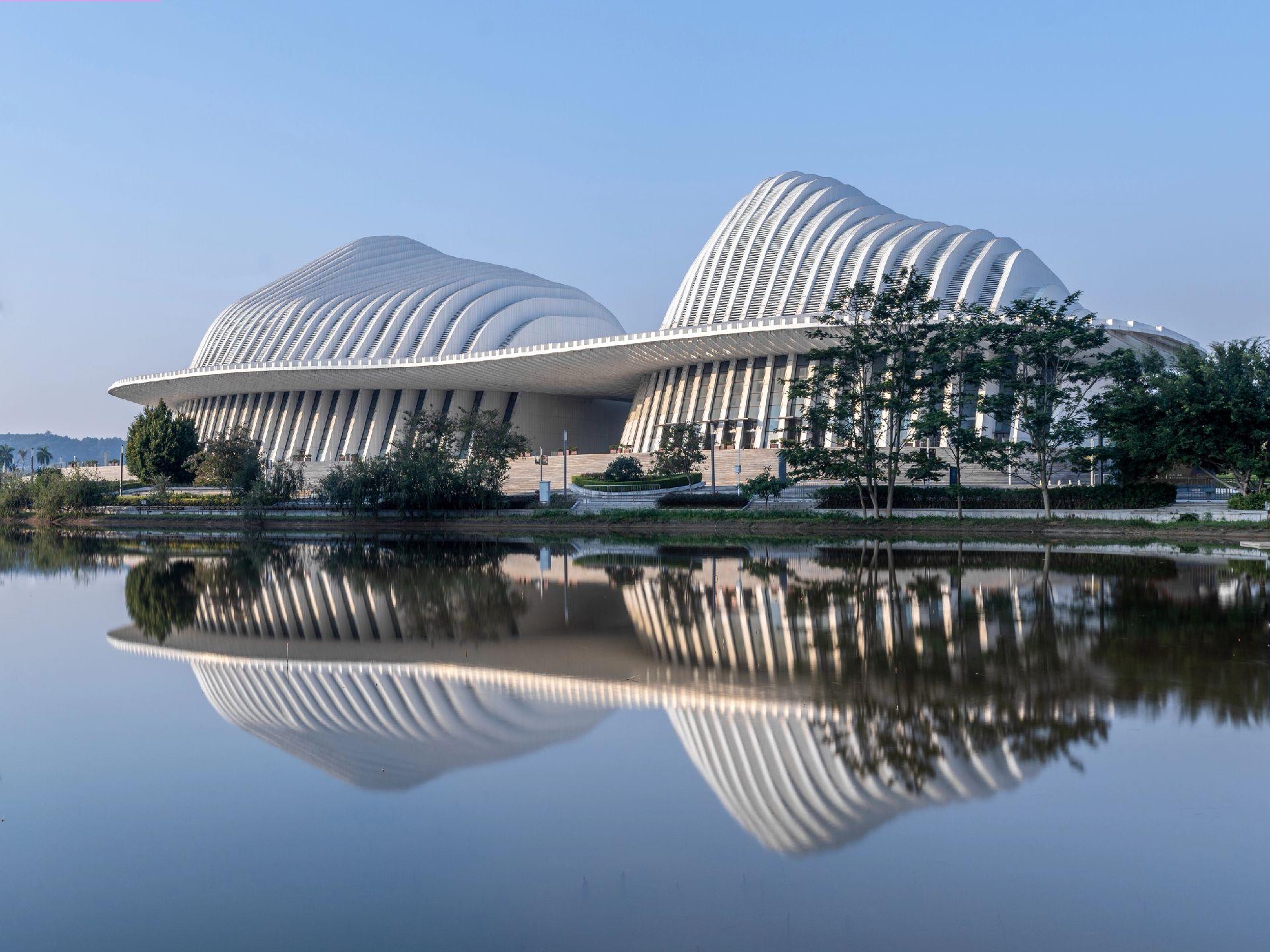 在大多数人的印象中,南宁可能是一个充满绿色,宁静而略带落后的城市